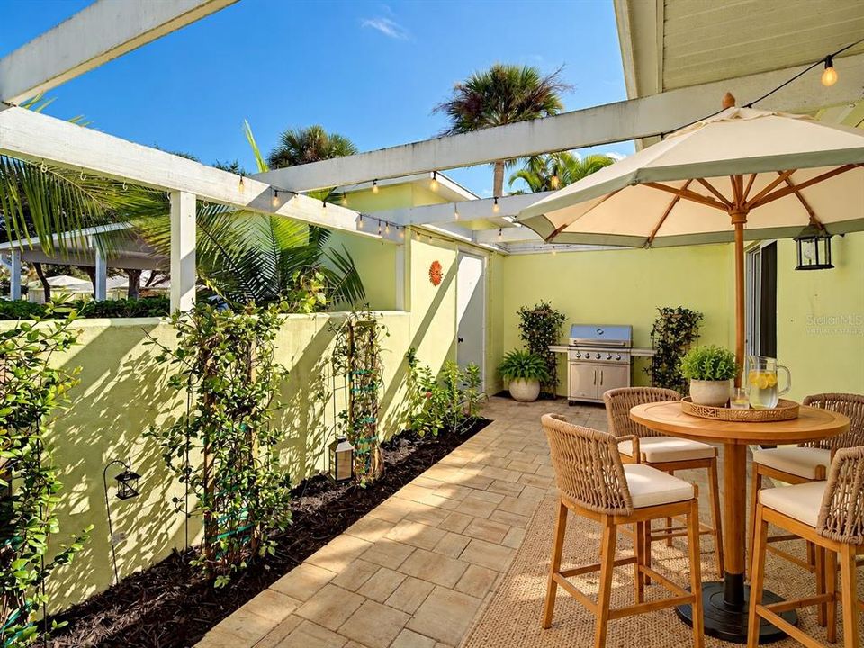 For Sale: $249,900 (2 beds, 2 baths, 1175 Square Feet)