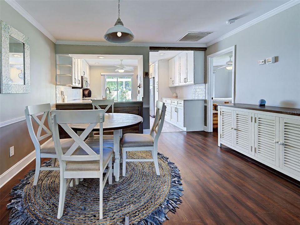 For Sale: $249,900 (2 beds, 2 baths, 1175 Square Feet)