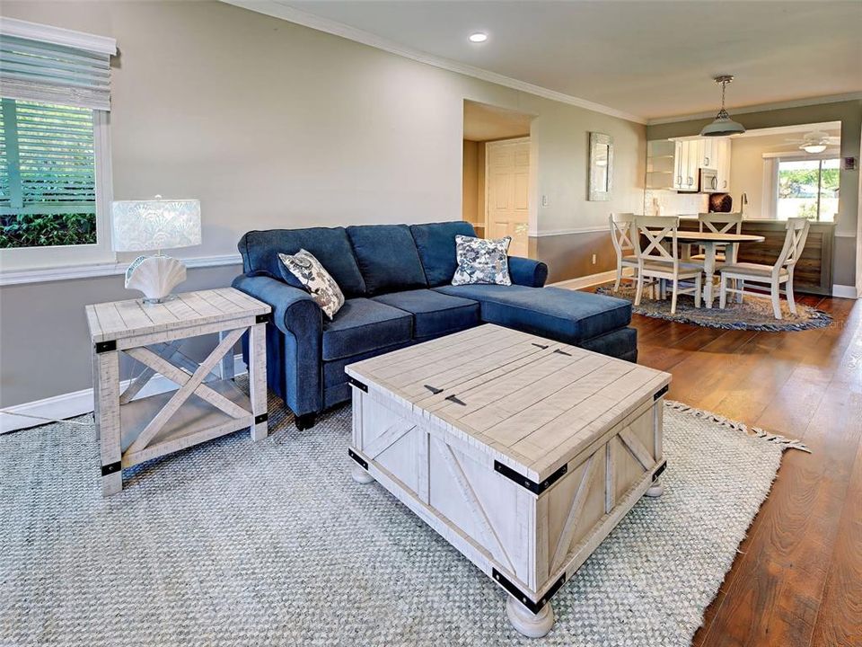 For Sale: $249,900 (2 beds, 2 baths, 1175 Square Feet)