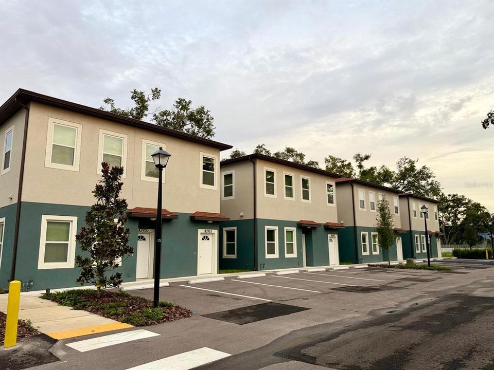 For Rent: $2,400 (3 beds, 2 baths, 1264 Square Feet)