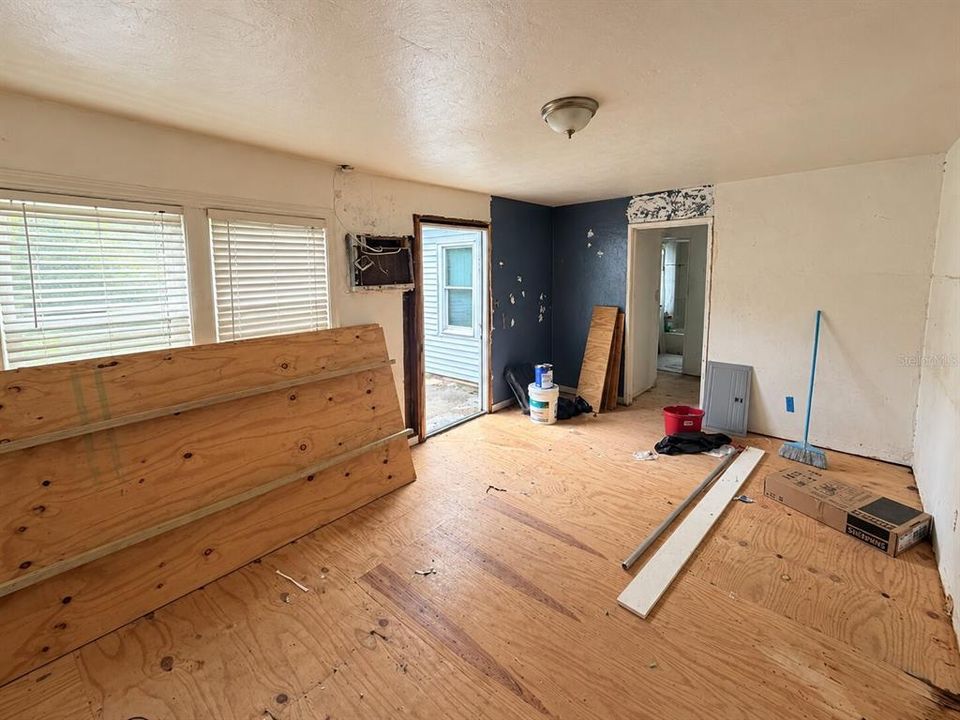 На продажу: $249,900 (2 спален, 1 ванн, 796 Квадратных фут)