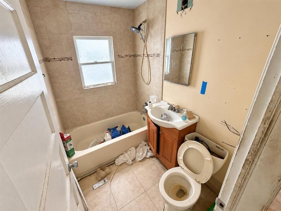 На продажу: $249,900 (2 спален, 1 ванн, 796 Квадратных фут)