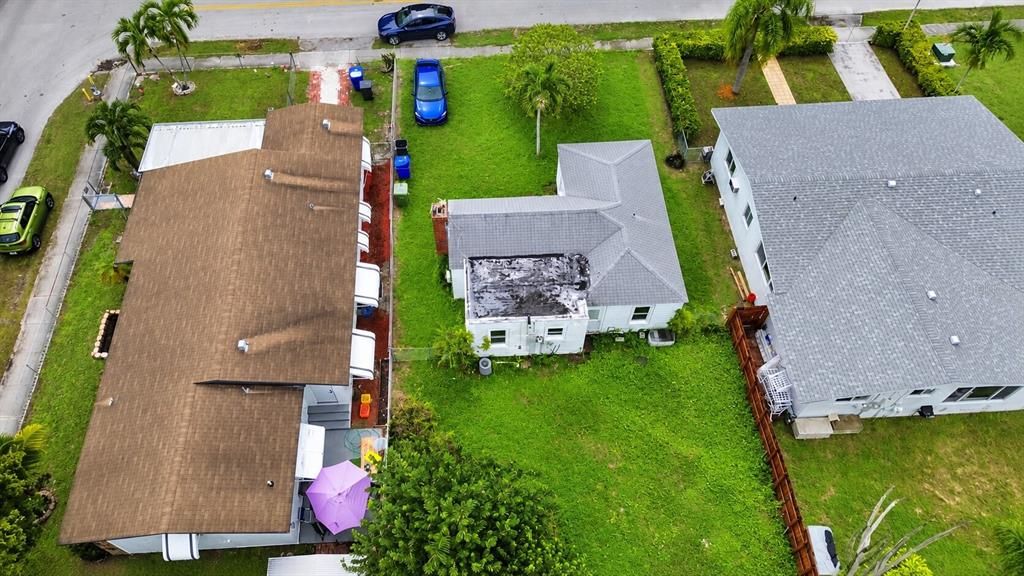 На продажу: $249,900 (2 спален, 1 ванн, 796 Квадратных фут)