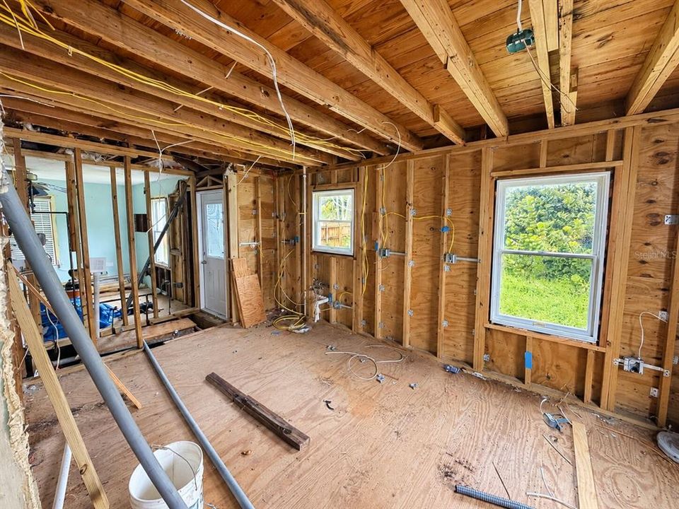 На продажу: $249,900 (2 спален, 1 ванн, 796 Квадратных фут)