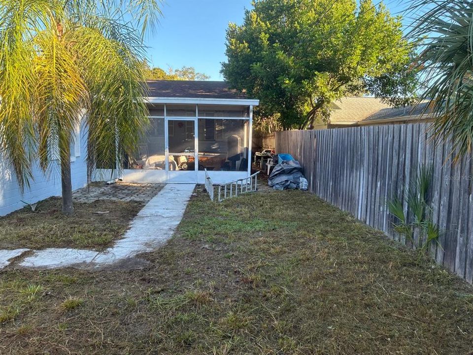 Active With Contract: $279,000 (2 beds, 1 baths, 984 Square Feet)