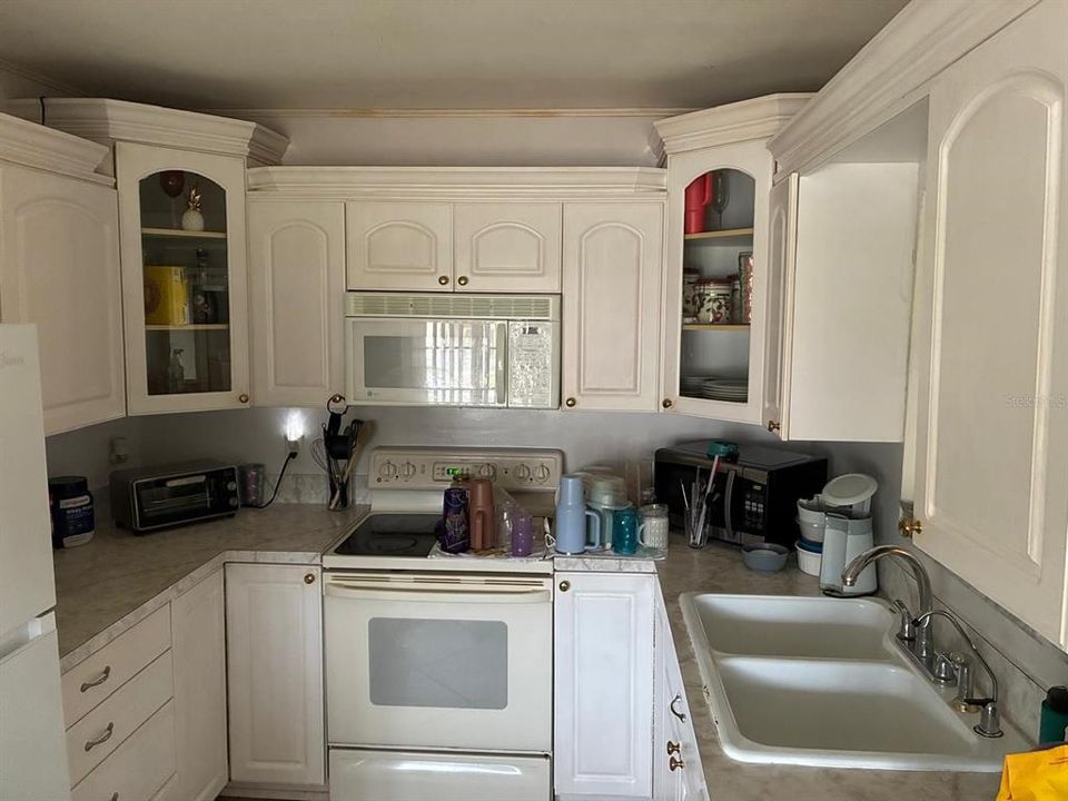 Active With Contract: $279,000 (2 beds, 1 baths, 984 Square Feet)