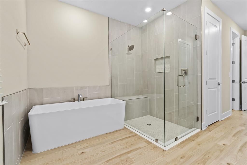 For Sale: $579,900 (4 beds, 3 baths, 2532 Square Feet)