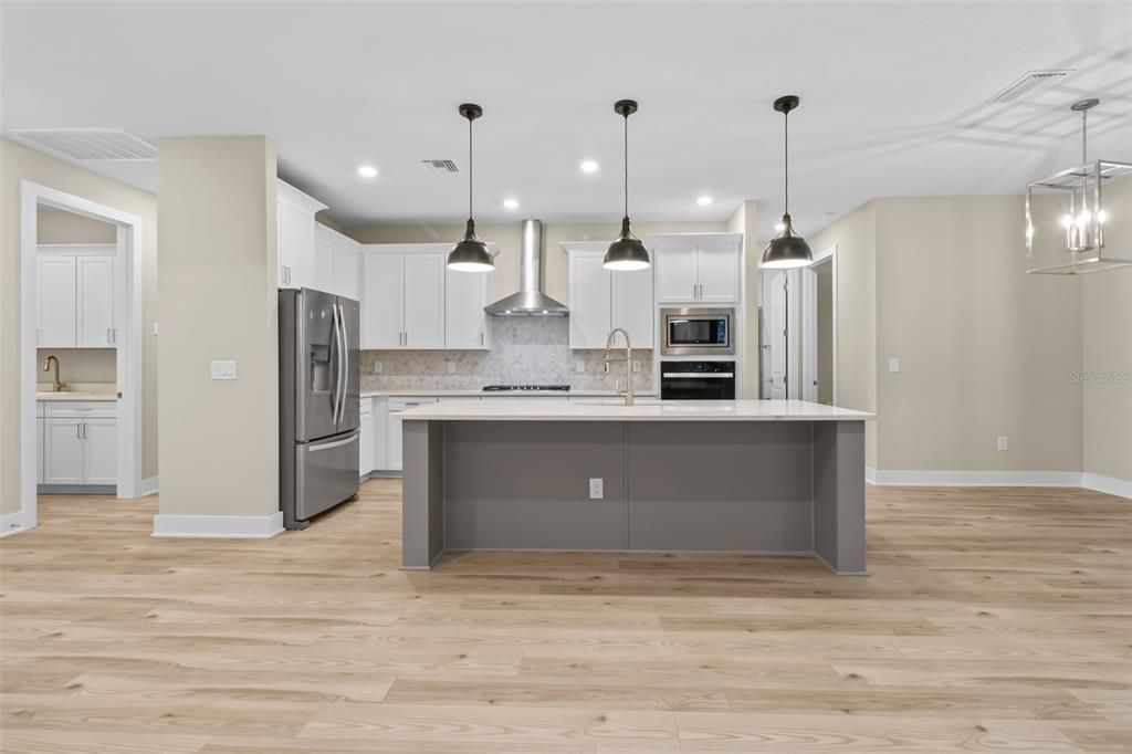 For Sale: $579,900 (4 beds, 3 baths, 2532 Square Feet)