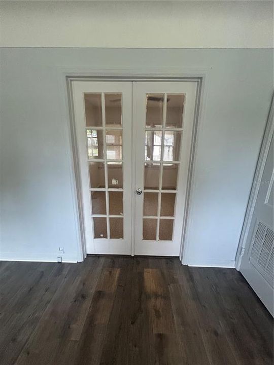 For Sale: $249,900 (3 beds, 1 baths, 852 Square Feet)