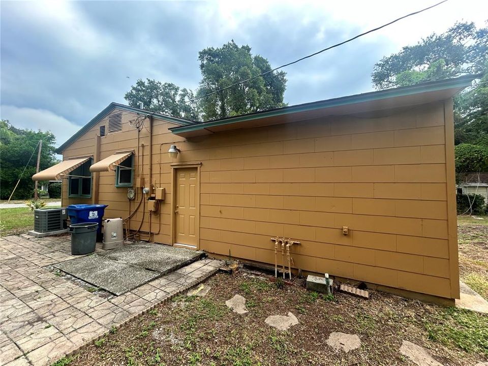 For Sale: $249,900 (3 beds, 1 baths, 852 Square Feet)