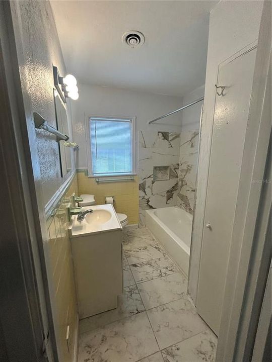 For Sale: $249,900 (3 beds, 1 baths, 852 Square Feet)