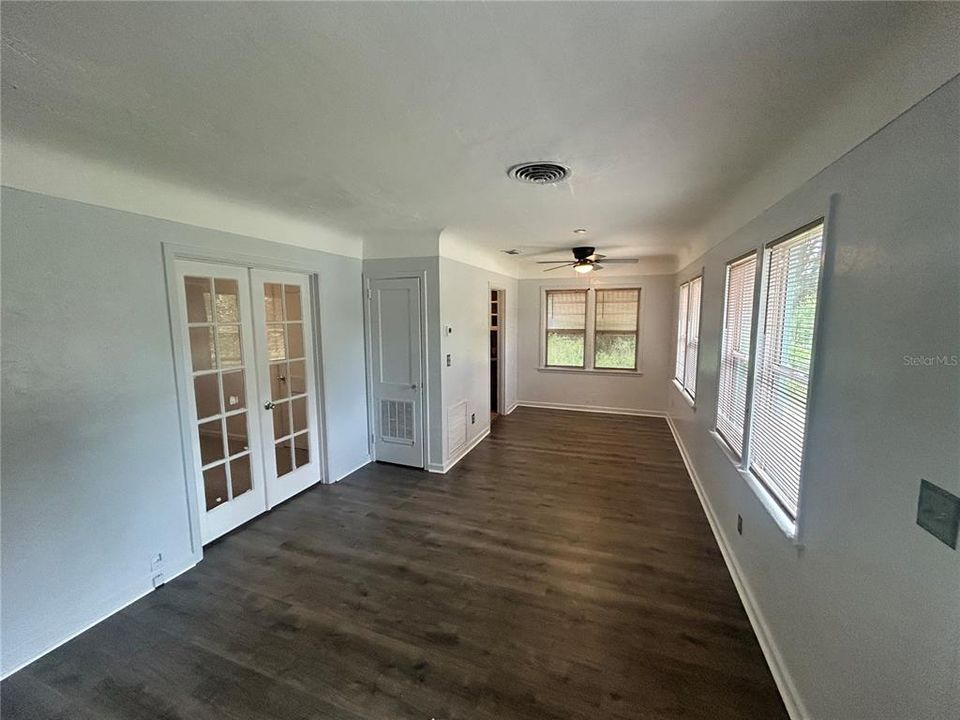 For Sale: $249,900 (3 beds, 1 baths, 852 Square Feet)