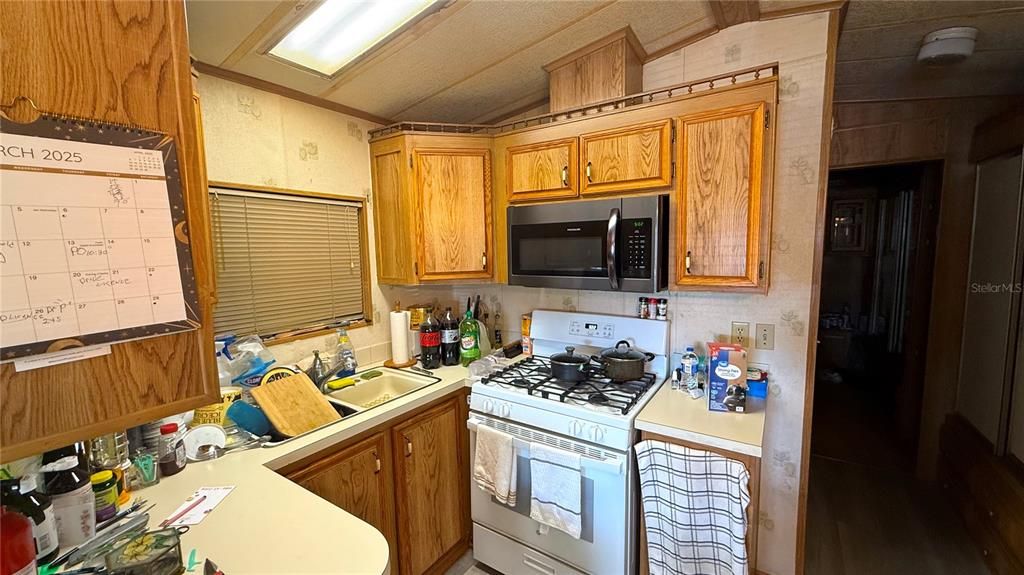 For Sale: $115,000 (1 beds, 1 baths, 409 Square Feet)