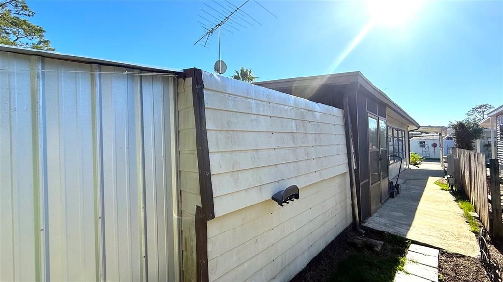 For Sale: $115,000 (1 beds, 1 baths, 409 Square Feet)