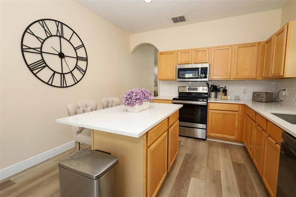 En Venta: $429,900 (4 camas, 2 baños, 1725 Pies cuadrados)