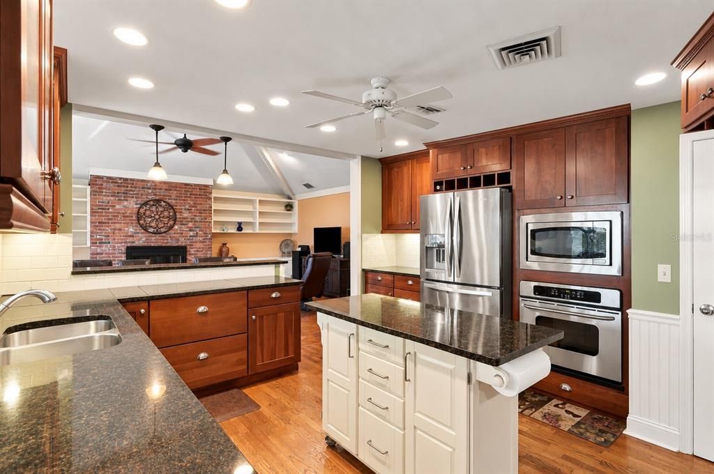 En Venta: $750,000 (6 camas, 3 baños, 3438 Pies cuadrados)