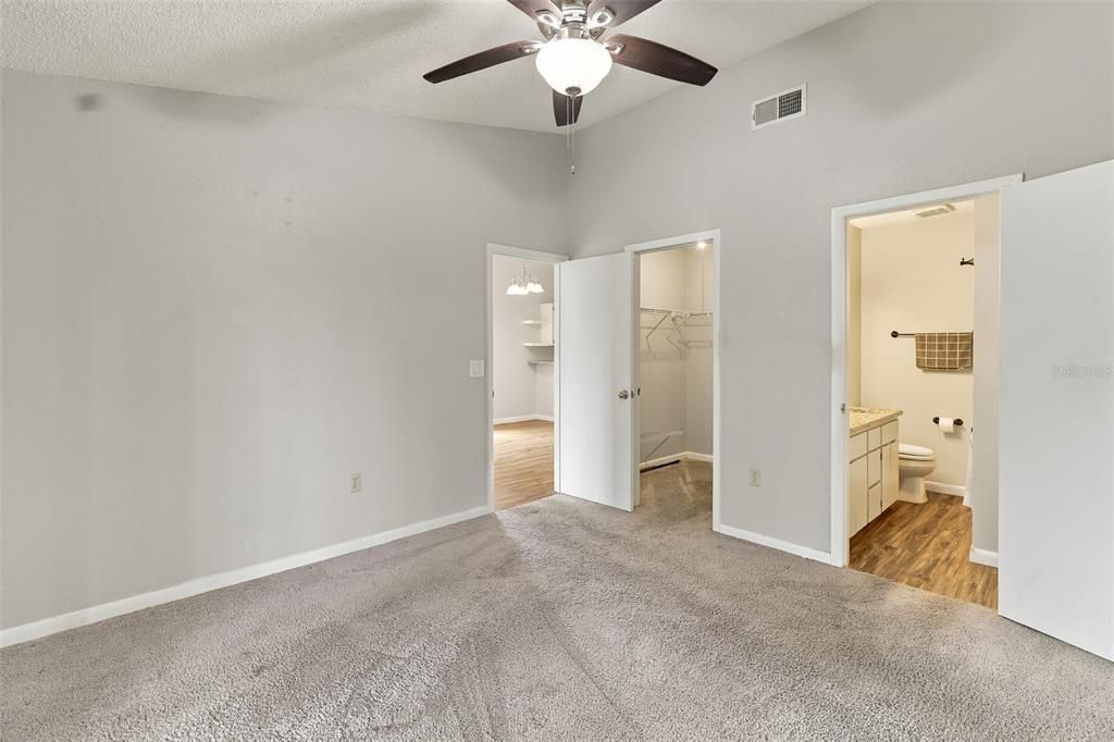 For Sale: $149,900 (2 beds, 2 baths, 959 Square Feet)