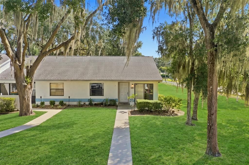 For Sale: $149,900 (2 beds, 2 baths, 959 Square Feet)