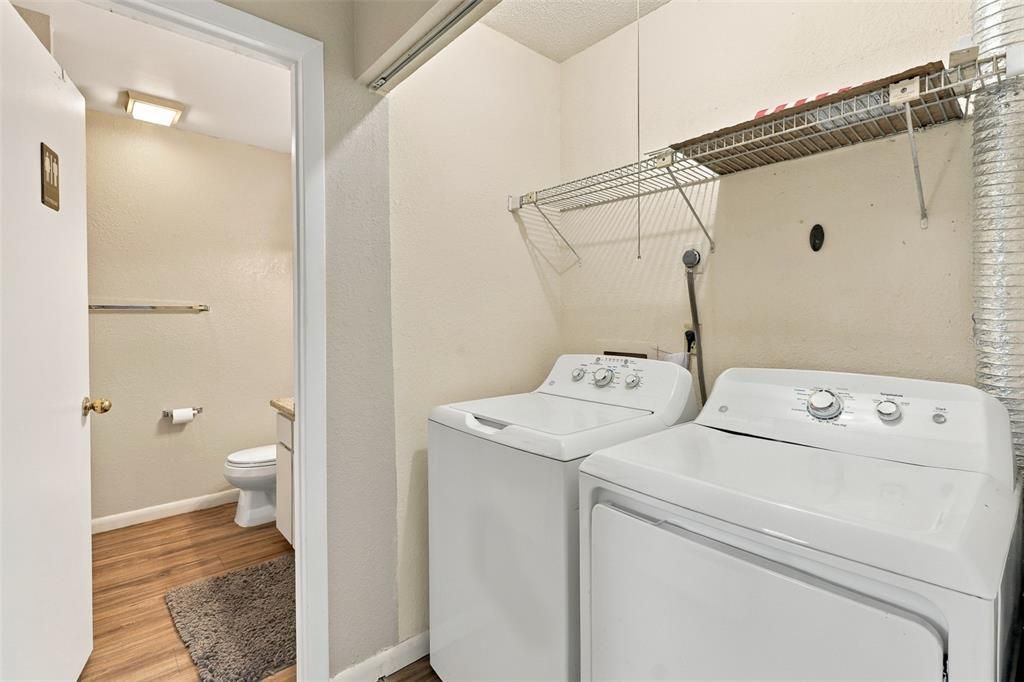 For Sale: $149,900 (2 beds, 2 baths, 959 Square Feet)