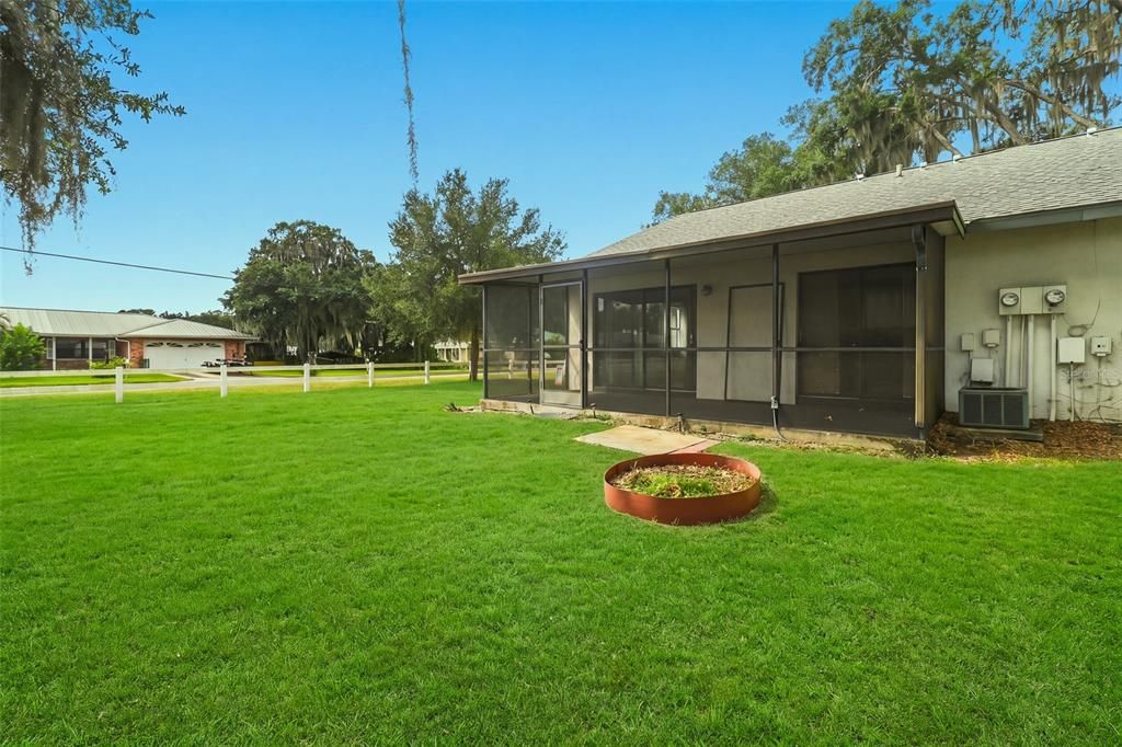 For Sale: $149,900 (2 beds, 2 baths, 959 Square Feet)