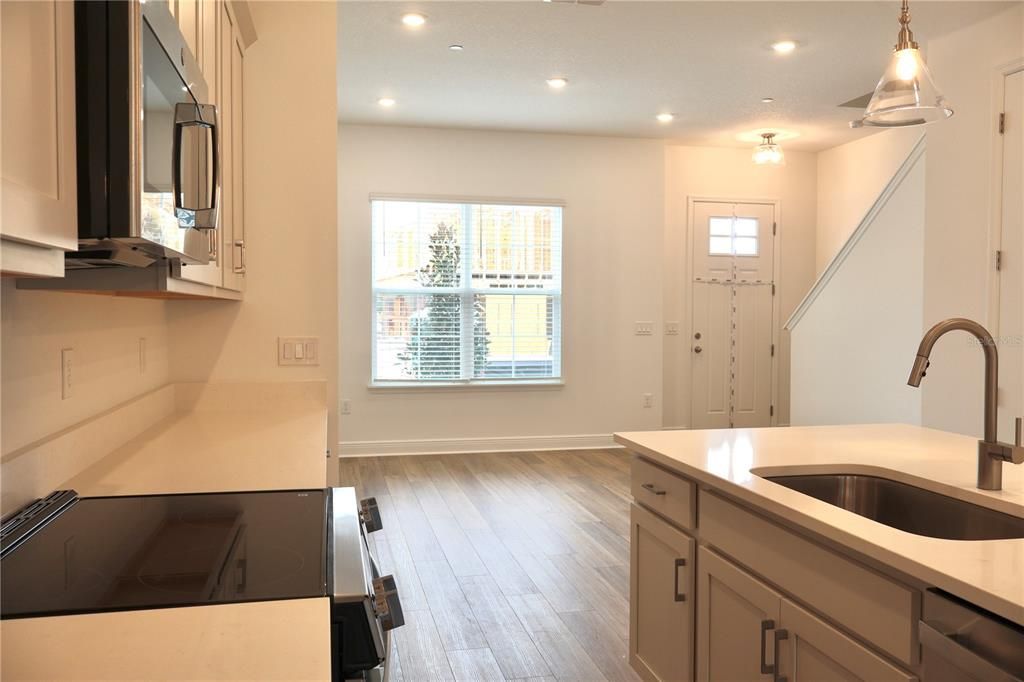 For Rent: $3,500 (3 beds, 2 baths, 1649 Square Feet)