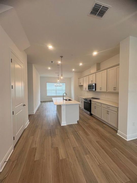 For Rent: $3,500 (3 beds, 2 baths, 1649 Square Feet)