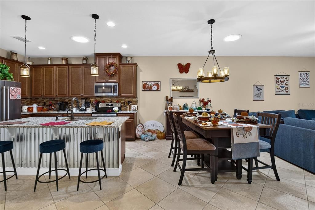 For Sale: $305,000 (3 beds, 2 baths, 1532 Square Feet)