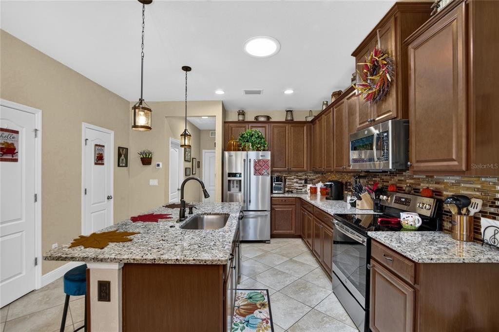 For Sale: $305,000 (3 beds, 2 baths, 1532 Square Feet)