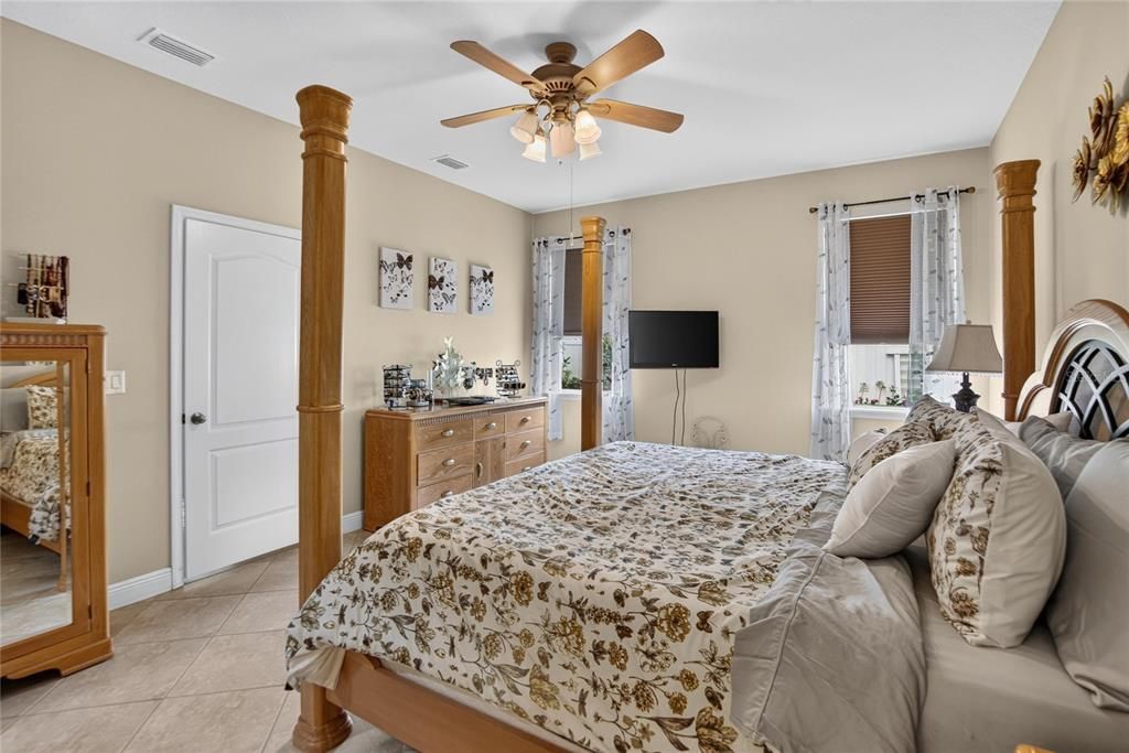 For Sale: $305,000 (3 beds, 2 baths, 1532 Square Feet)
