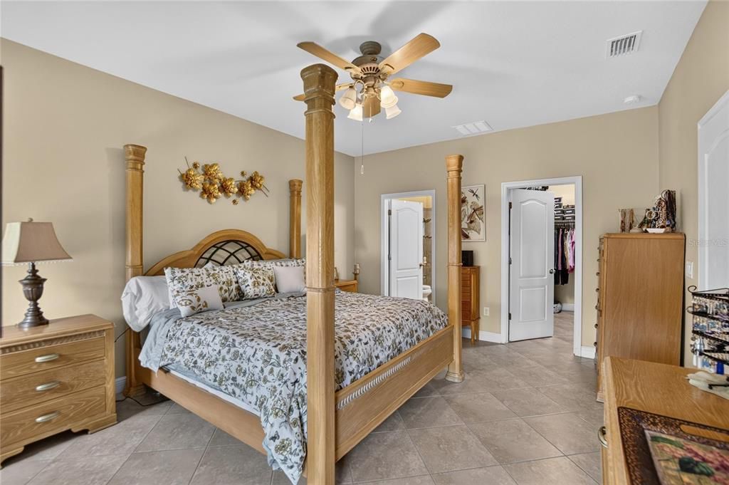For Sale: $305,000 (3 beds, 2 baths, 1532 Square Feet)