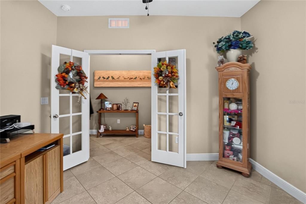 For Sale: $305,000 (3 beds, 2 baths, 1532 Square Feet)