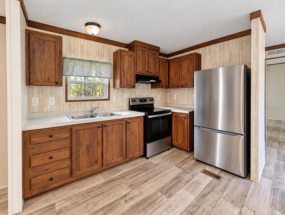 For Sale: $169,000 (3 beds, 2 baths, 936 Square Feet)
