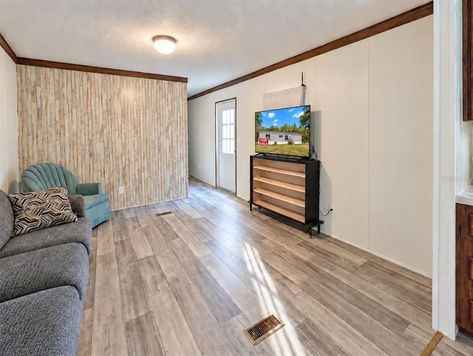 For Sale: $169,000 (3 beds, 2 baths, 936 Square Feet)