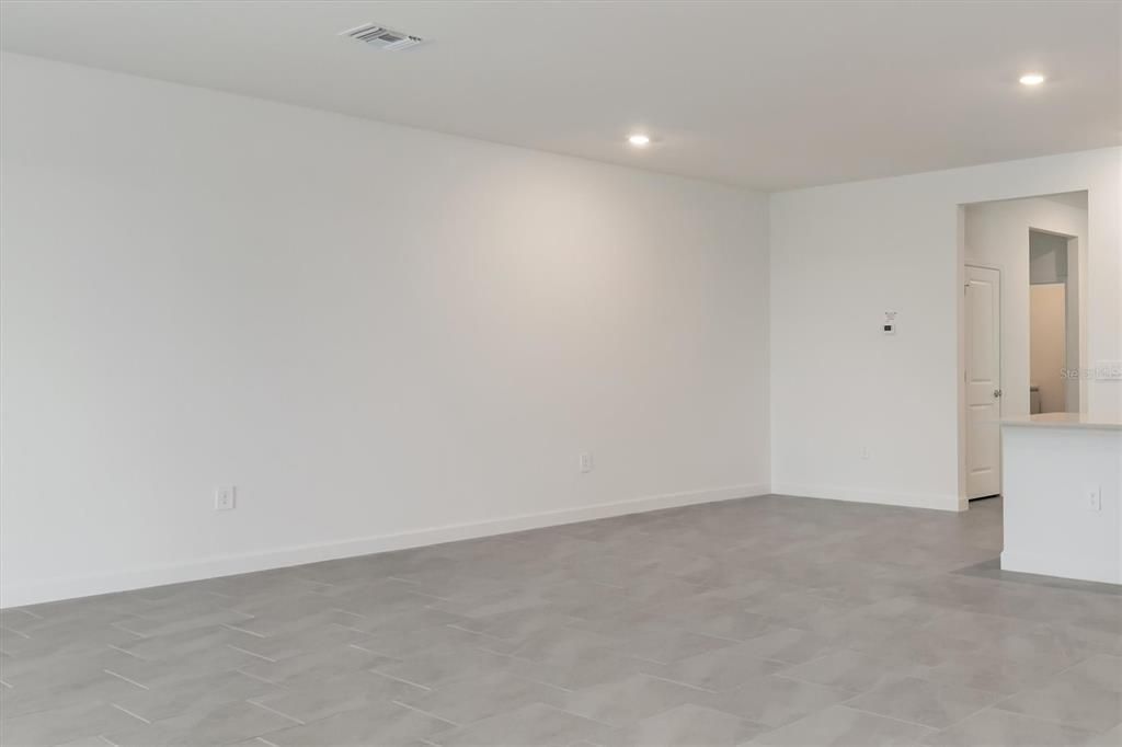 For Sale: $439,499 (3 beds, 3 baths, 2198 Square Feet)