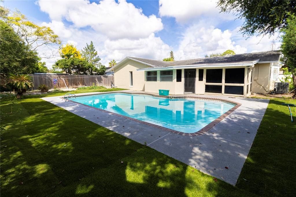 En Venta: $395,000 (4 camas, 2 baños, 1926 Pies cuadrados)