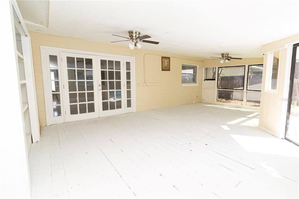 En Venta: $395,000 (4 camas, 2 baños, 1926 Pies cuadrados)