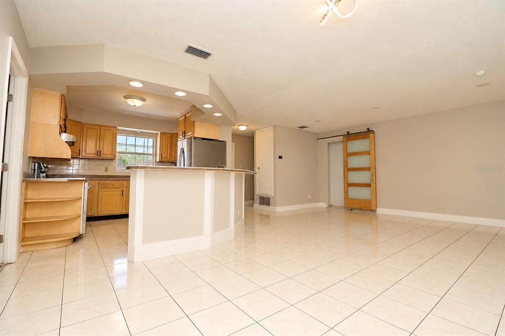 En Venta: $395,000 (4 camas, 2 baños, 1926 Pies cuadrados)