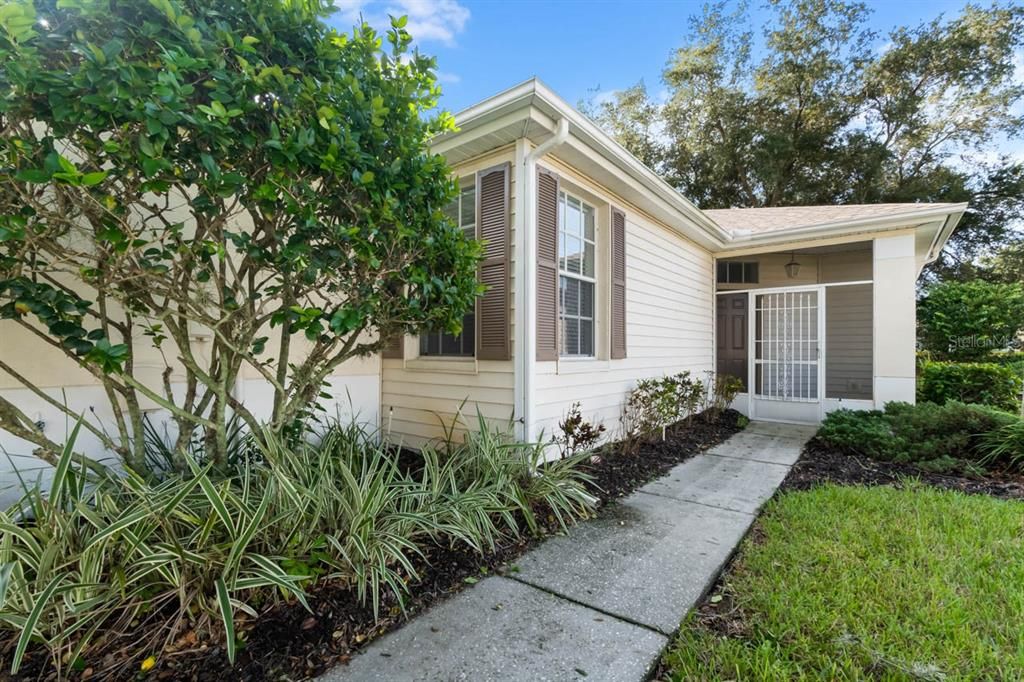 For Sale: $158,000 (2 beds, 2 baths, 1075 Square Feet)