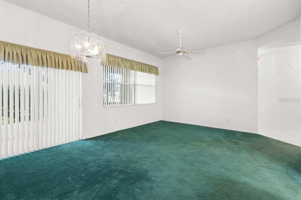 For Sale: $158,000 (2 beds, 2 baths, 1075 Square Feet)