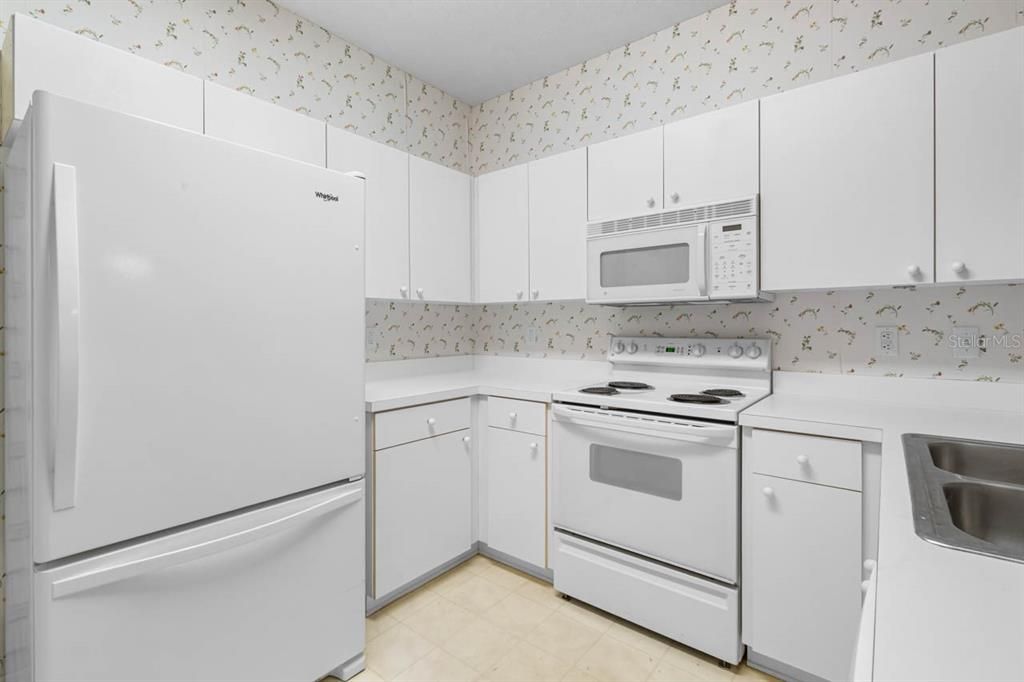 For Sale: $158,000 (2 beds, 2 baths, 1075 Square Feet)