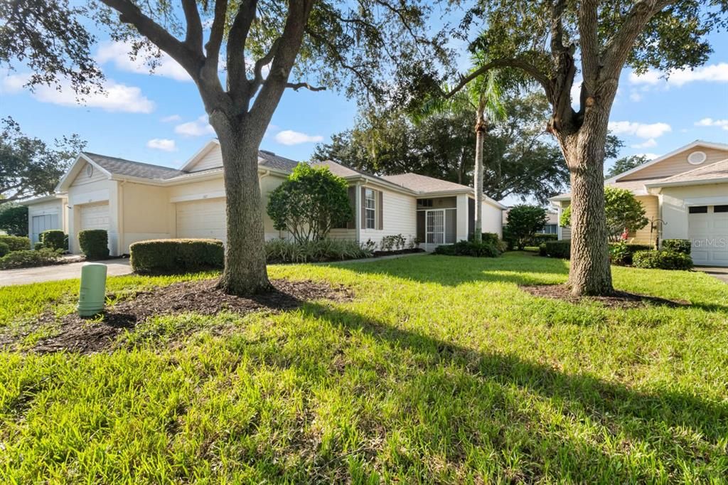 For Sale: $158,000 (2 beds, 2 baths, 1075 Square Feet)