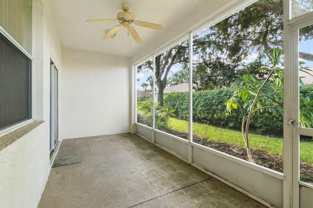 For Sale: $158,000 (2 beds, 2 baths, 1075 Square Feet)