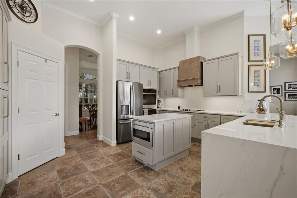 En Venta: $1,095,000 (4 camas, 3 baños, 3607 Pies cuadrados)