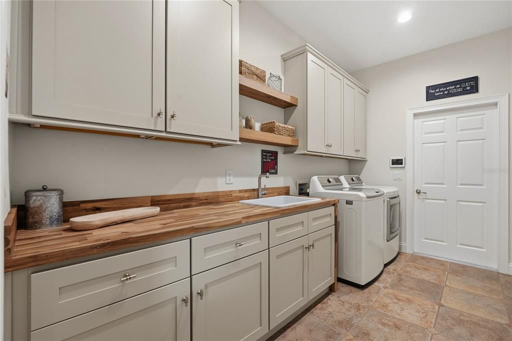 En Venta: $1,095,000 (4 camas, 3 baños, 3607 Pies cuadrados)