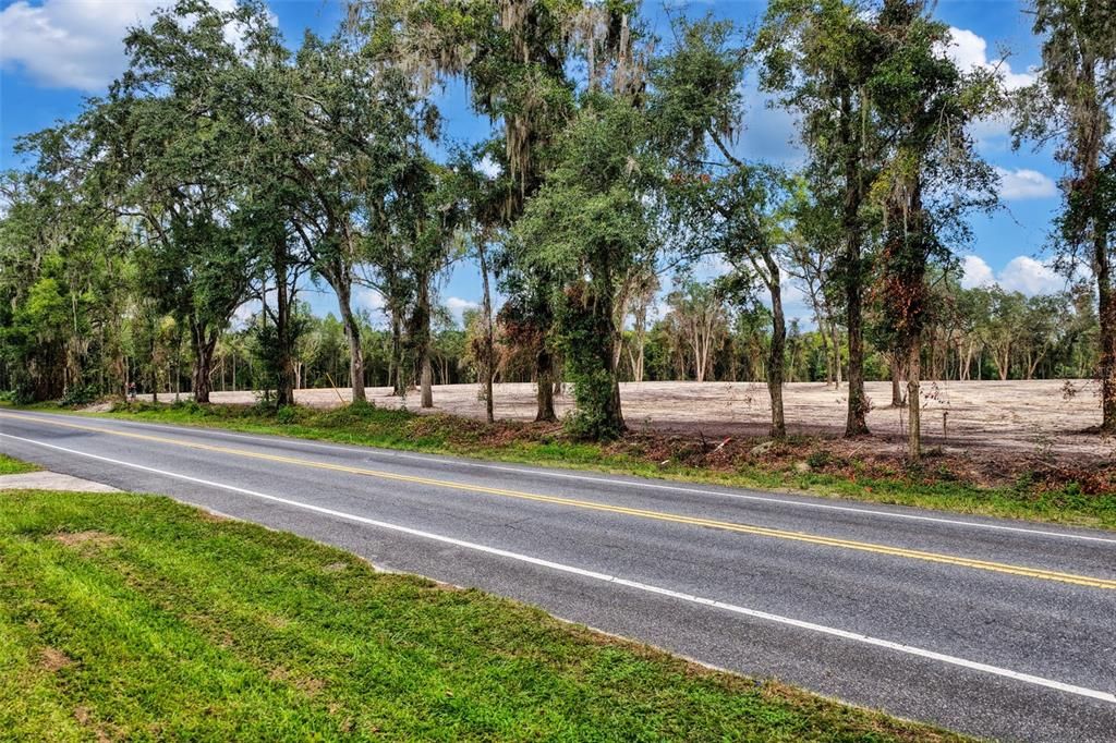 На продажу: $1,100,000 (10.25 acres)