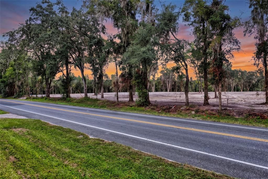 На продажу: $1,100,000 (10.25 acres)