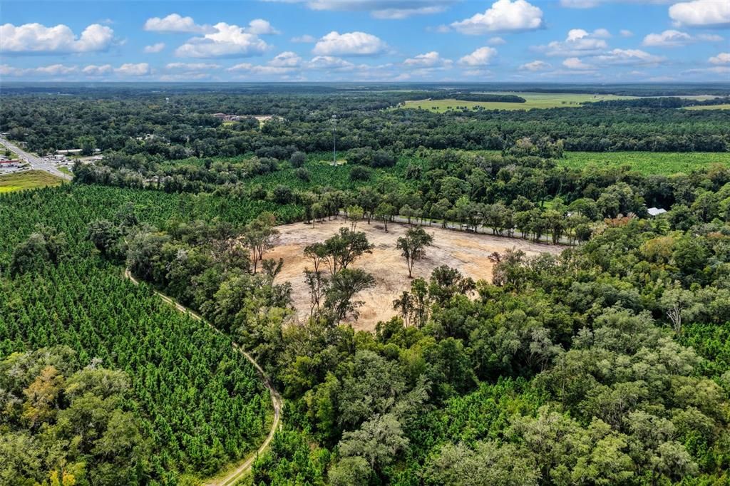 На продажу: $1,100,000 (10.25 acres)