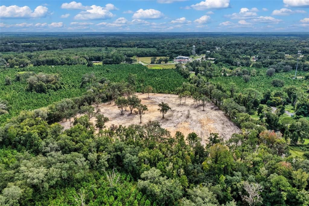 На продажу: $1,100,000 (10.25 acres)