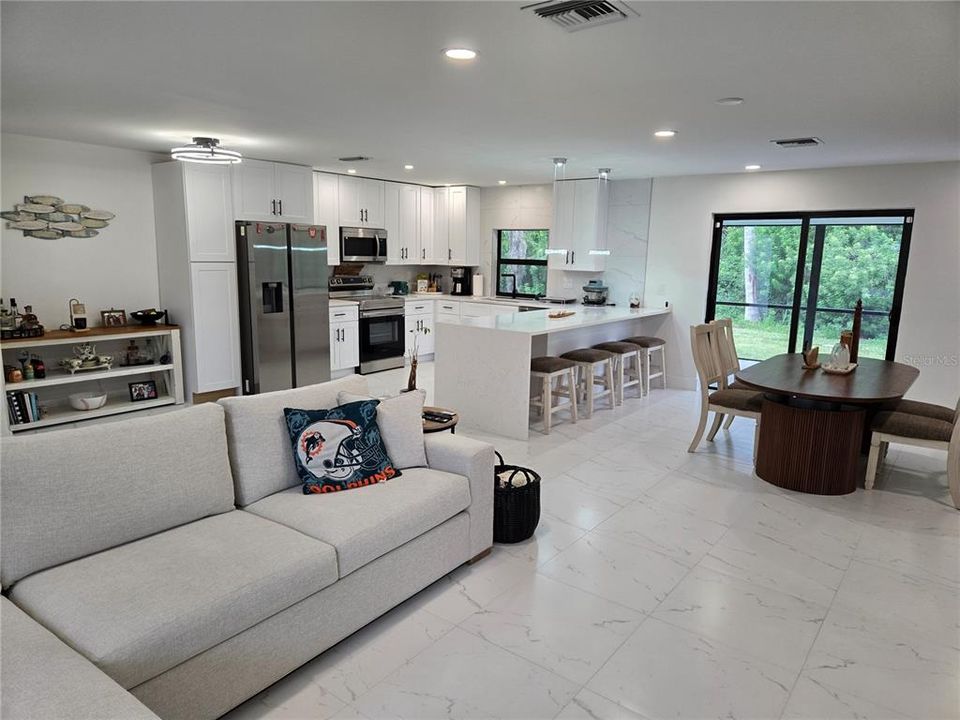 En Venta: $329,500 (3 camas, 2 baños, 1776 Pies cuadrados)
