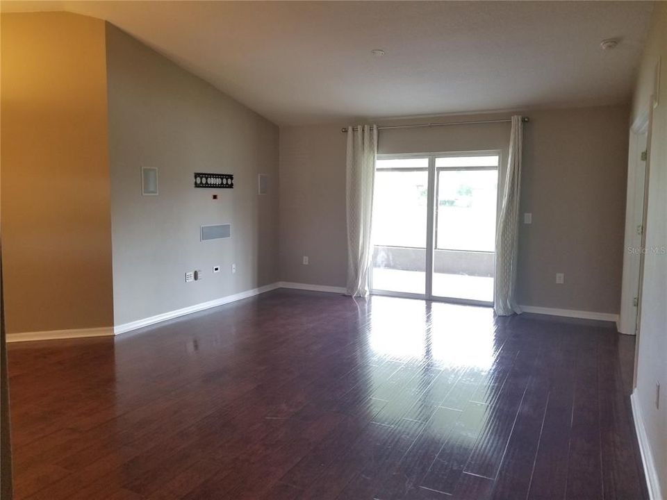 В аренду: $2,400 (3 спален, 2 ванн, 1544 Квадратных фут)